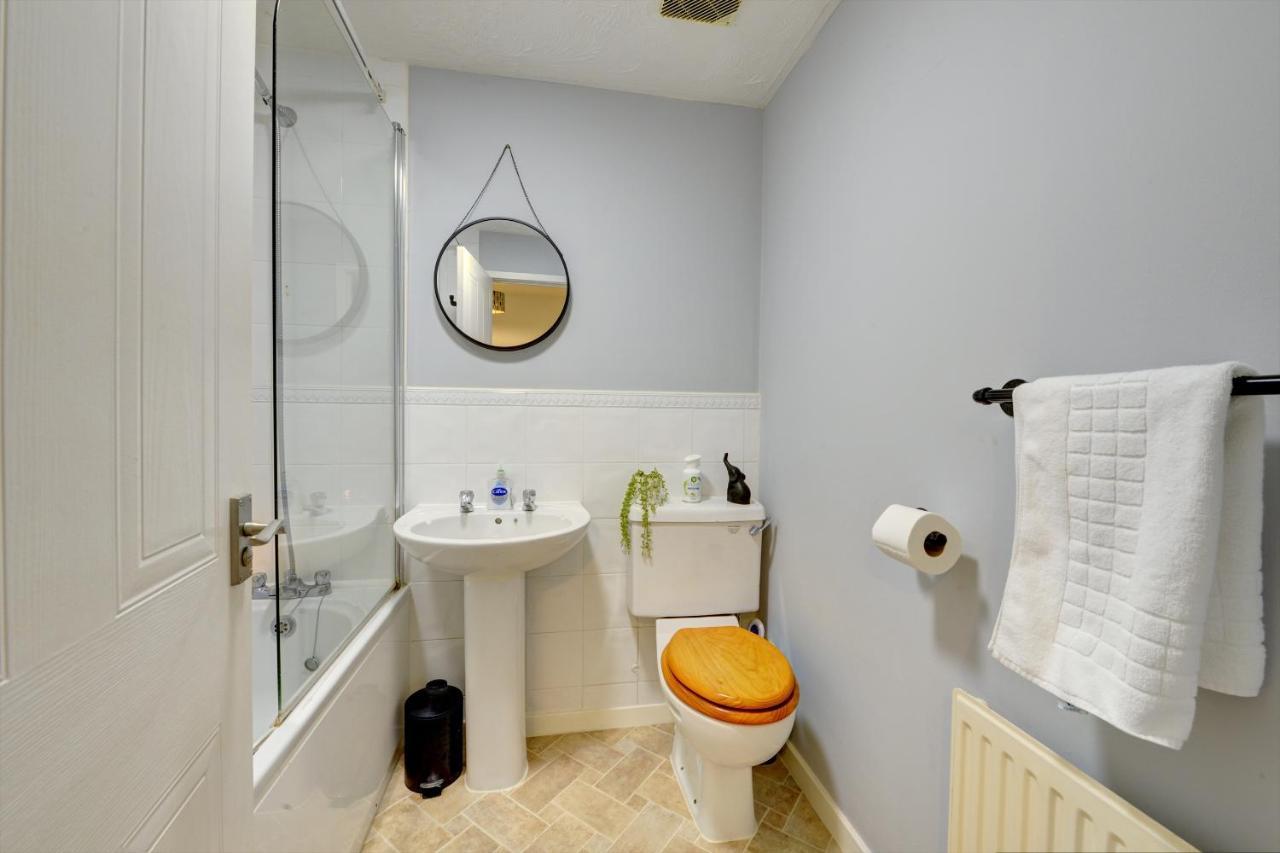 Modern 2 Bed House Sleeps 6 Southam Town Centre - Inspire Homes Ltd Extérieur photo